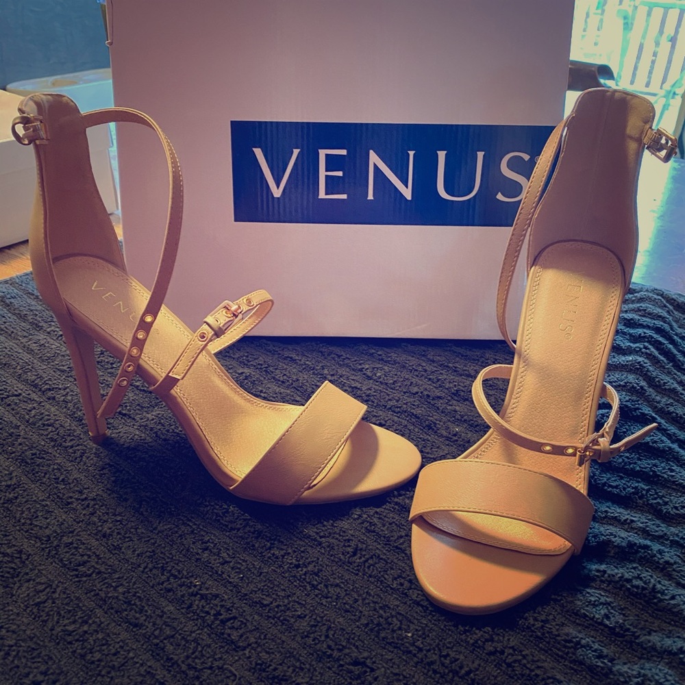 Venus: Dress Shoes